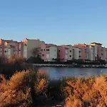 Cocon Marine-piscine-calme-commerces-vue Le Barcarès